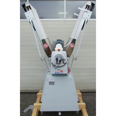 Rondo Sockel-Ausrollmaschine 605 mm Bandbreite, mit kurzen Tischen
