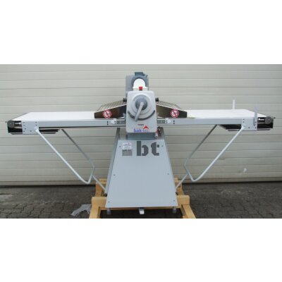 Rondo Sockel-Ausrollmaschine 605 mm Bandbreite, mit kurzen Tischen