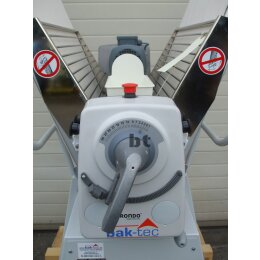 Rondo Sockel-Ausrollmaschine 605 mm Bandbreite, mit kurzen Tischen